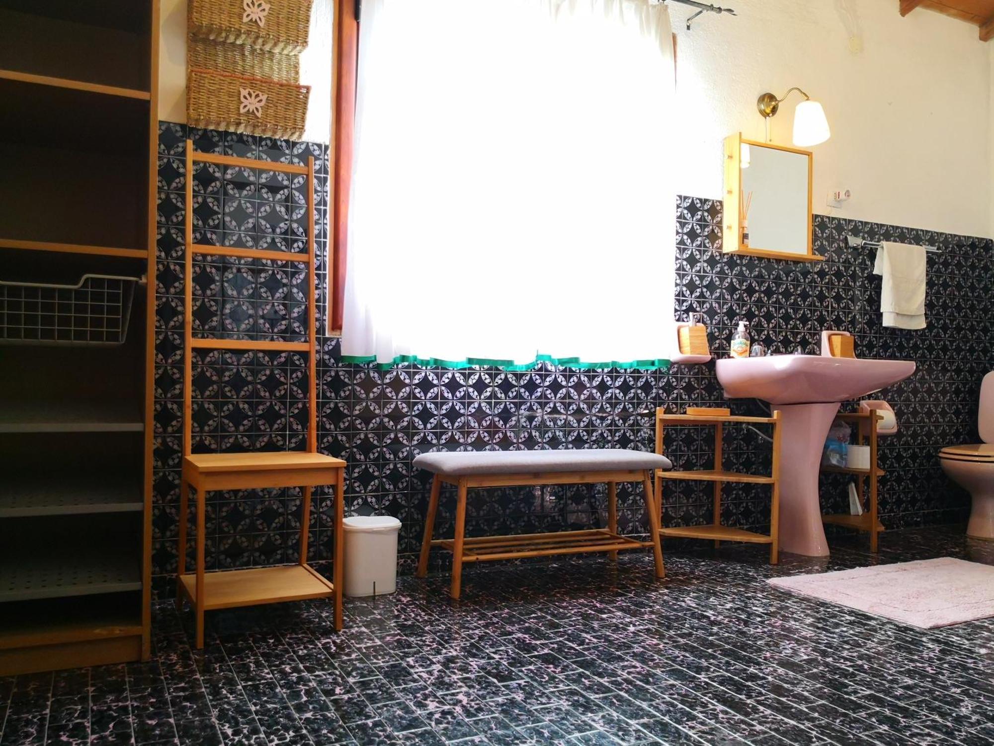 Zia Chiarina Bed and Breakfast San Nicolo Gerrei Rum bild