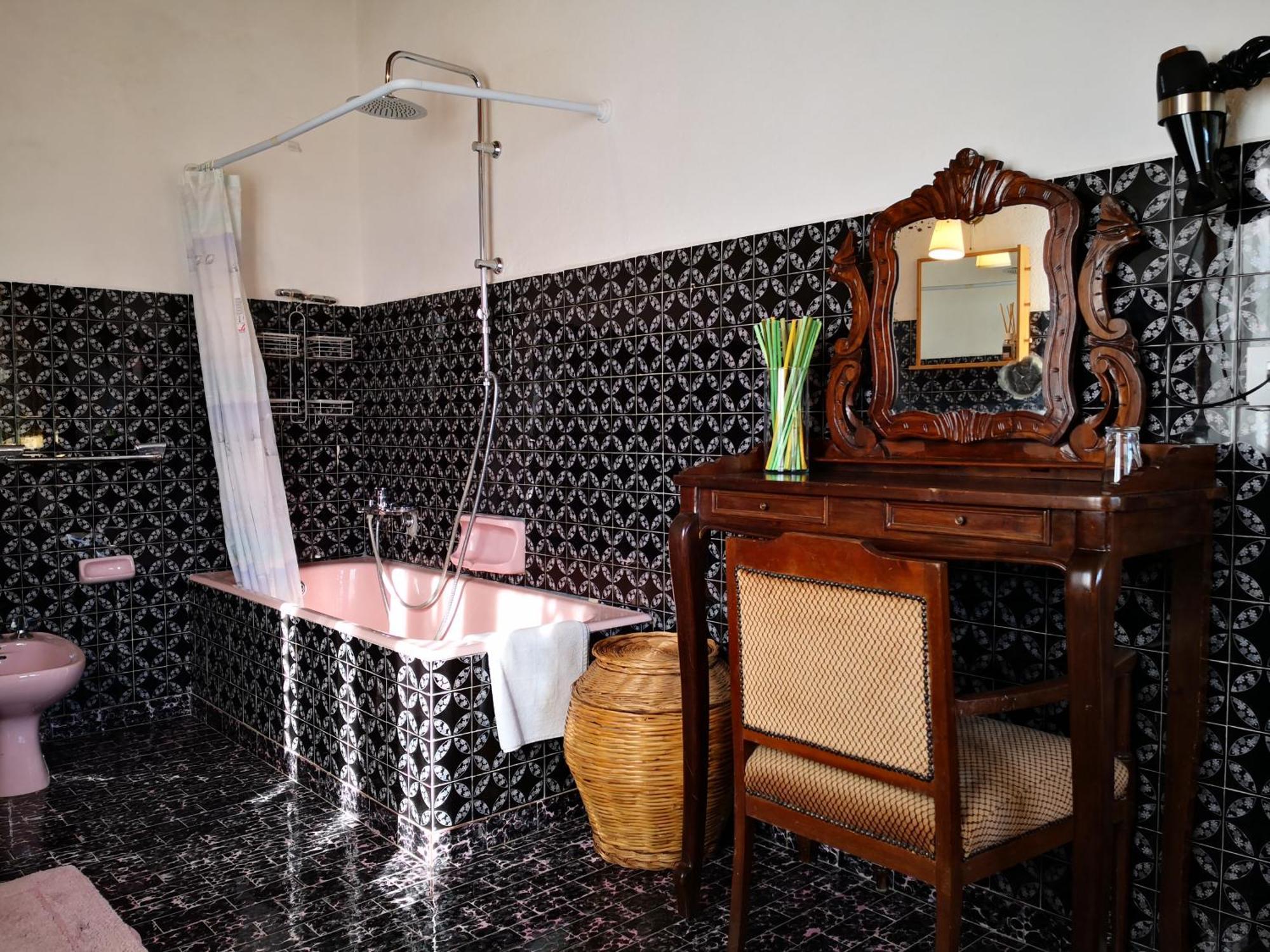 Zia Chiarina Bed and Breakfast San Nicolo Gerrei Rum bild